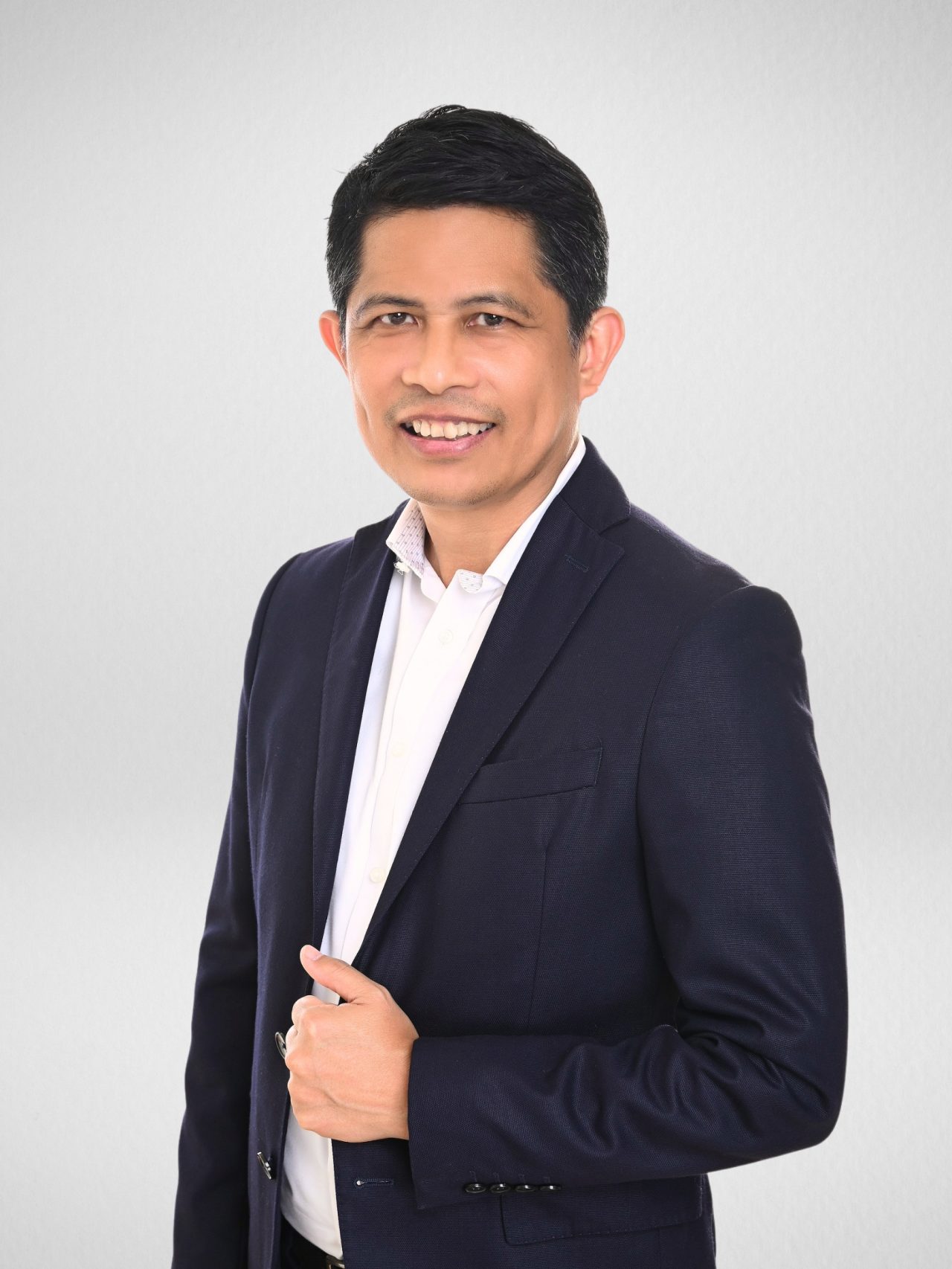 Victor Tanjuakio, SVP and Chief Corporate Solutions and Alternative Distribution Officer of Manulife Philippines