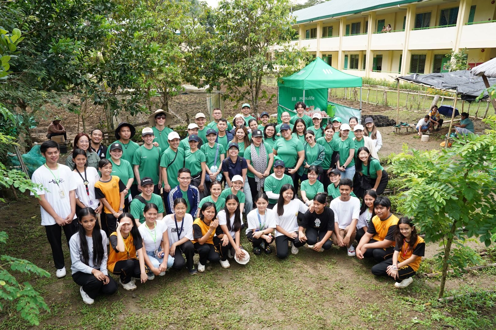 Manulife colleagues participate in a seedling preparation activity with Haribon foundation.